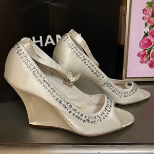 Benjamin Adams Carmen Bridal Wedding Wedge Shoes Ivory Duchess Silk 8 Rhinestone